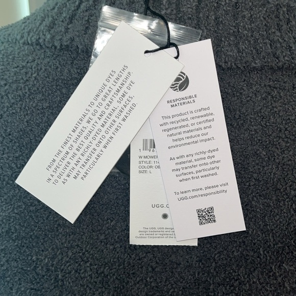 UGG® NWT
Mowery Sweater Knit Polo Sweater size Large - Picture 7 of 10